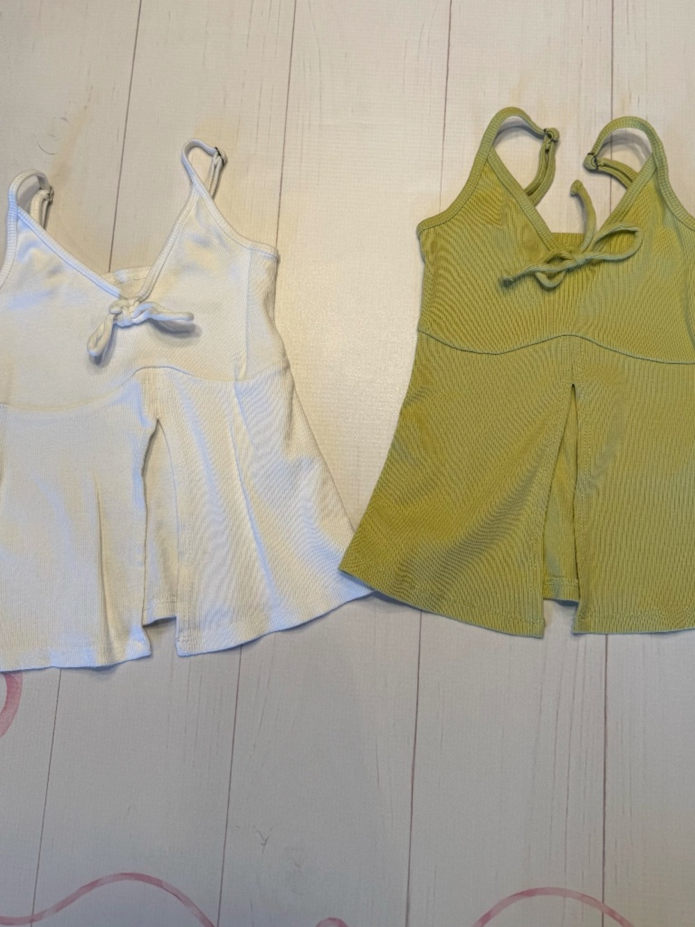 Hollister set of 2 Tank tops Size XXS